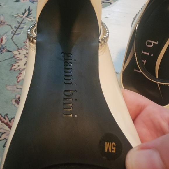 Tatum Pumps Size 5 Gianni Bini - Picture 5 of 11